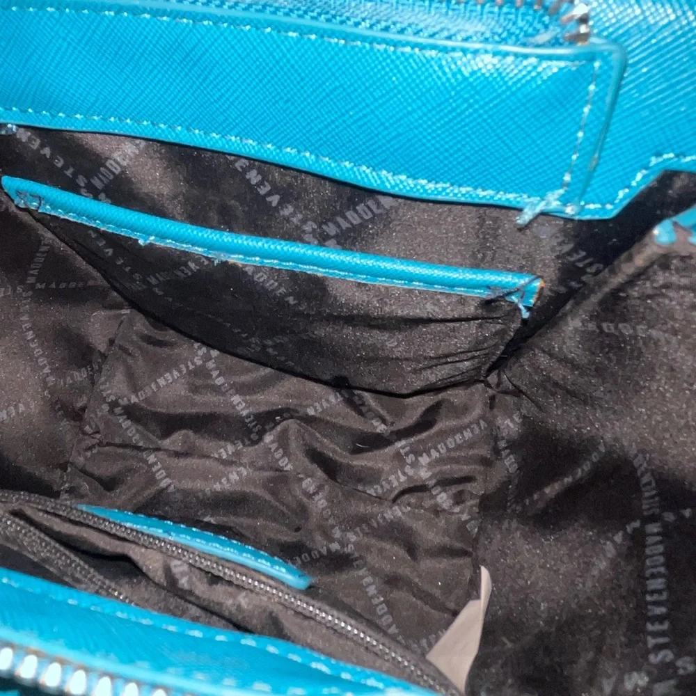 Steve Madden Tote Bag - Picture 4 of 5